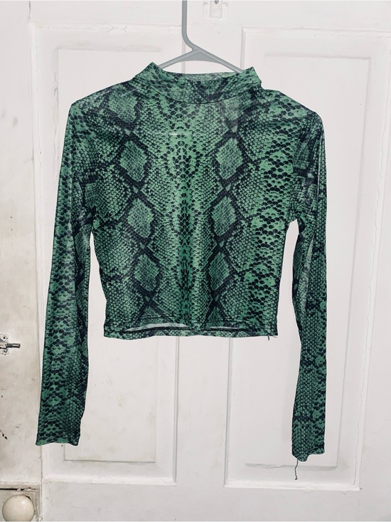 Unkown Tops - Green Snake-Print Long Sleeve Crop Top